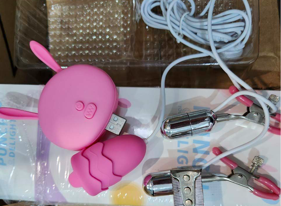 Trứng rung kẹp ti Mizzzee PUNCH DELIGHT kèm lưỡi liếm rung nhiều chế độ